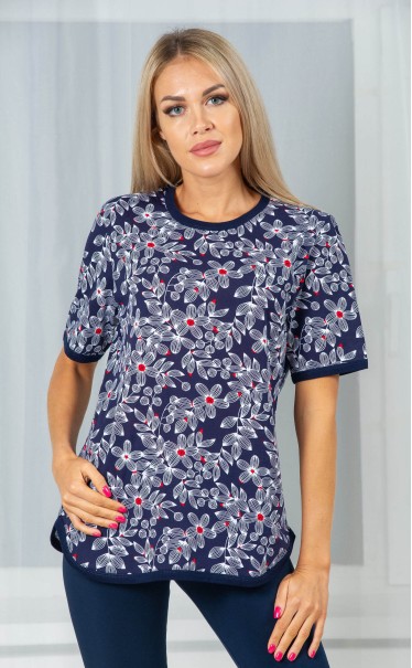 Футболка "Цветы белые с красным на тёмно-синем"